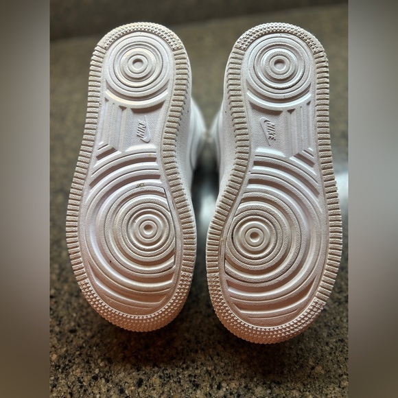 NIKE Air Force 1 MID BOYS SIZE 5 - Picture 3 of 5